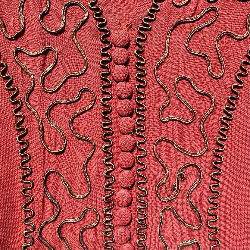 1930s terracotta red rayon crepe day dress w/ contrast squiggle soutache - Picture 4 of 8